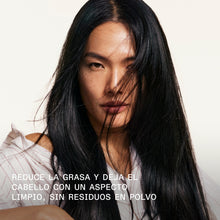 Cargar imagen en el visor de la galería, Olaplex No. 4D Clean Volume Detox Dry Shampoo 50ml (mini)