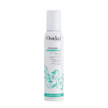 Cargar imagen en el visor de la galería, Mousse Ouidad VitalCurl Plus 162g para dar volumen a rizos.