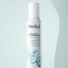 Cargar imagen en el visor de la galería, Mousse Ouidad VitalCurl Plus 162g para dar volumen a rizos.