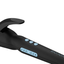 Cargar imagen en el visor de la galería, Rizadora Bio Ionic Long Barrel Styler 1 pulgada detalle botones