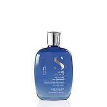 Cargar imagen en el visor de la galería, Alfaparf Milano Semi di Lino Volumizing Low Shampoo 250ml de limpieza suave para dar volumen y cuerpo al cabello fino