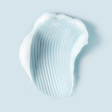 Cargar imagen en el visor de la galería, Textura Acondicionador Ouidad Curl Quencher 1L para hidratación profunda en rizos secos.

