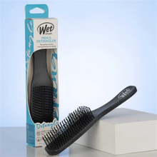 Cargar imagen en el visor de la galería, Wet Brush Men0s Detangler Black Leather Cepillo
