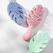 Cargar imagen en el visor de la galería, Wet Brush Go Green Mini Cepillo Detangler Green
